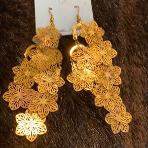 Gold hanging gold leaf earring lighweight